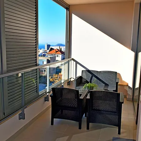 Blondie Apartman *